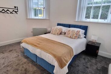 Flat Opposite Wakefield College With Free Parking And 5 Mins Walk To Train Station - Wakefield