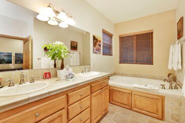 The Spa At Winterset #2282