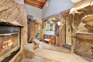 The Spa At Winterset #2282