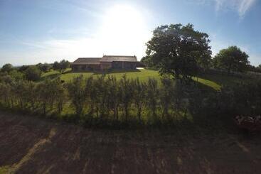 هتل Agriturismo Poggio Della Capanna