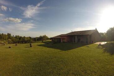 هتل Agriturismo Poggio Della Capanna