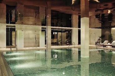 هتل Crowne Plaza Tashkent By Ihg