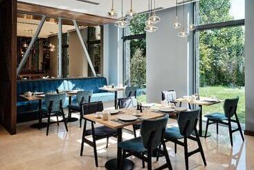 هتل Crowne Plaza Tashkent By Ihg