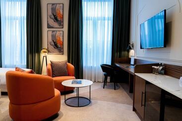 هتل Crowne Plaza Tashkent By Ihg