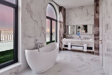 هتل Crowne Plaza Tashkent By Ihg