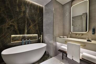 هتل Hilton Garden Inn Dubai Business Bay