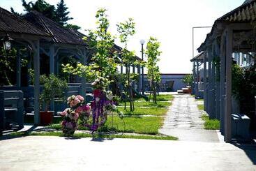 هتل Iulia Resort