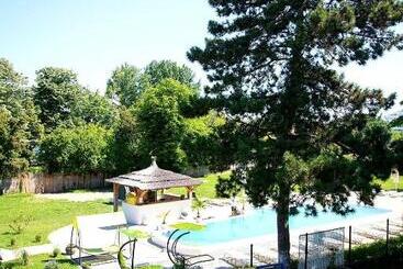 هتل Iulia Resort