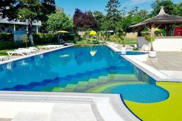 هتل Iulia Resort