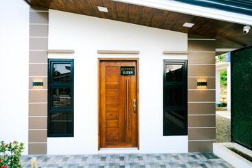تختخواب و صبحانه Hangout Haven Siargao Homestay