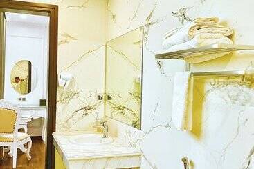 Gold Hotel Luxury   Tu Son
