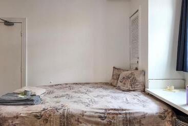 پانسیون Pebbles Guest House Room 3
