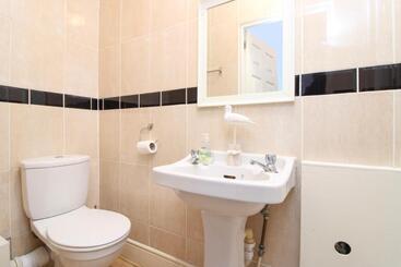 پانسیون Pebbles Guest House Room 3