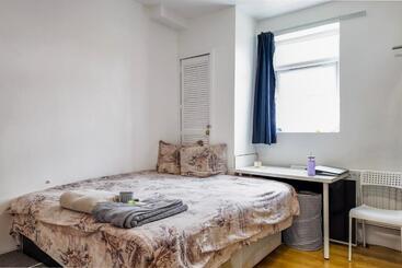 پانسیون Pebbles Guest House Room 3