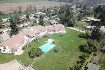 هتل Club House Pirque