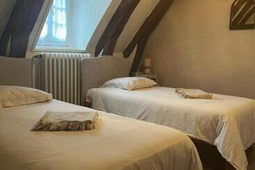 هتل Hôtel Restaurant Le Beffroi