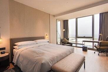 هتل Four Points By Sheraton Yantai