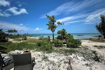 هتل Great Cistern Beach Village