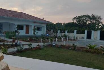 پانسیون The Kubo Gardens