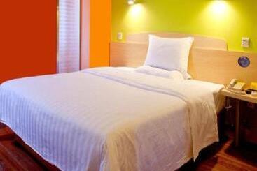 هتل 7 Days Inn Ganzhou South Gate Branch