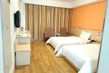 هتل 7days Inn Chongqing Wanzhou District Gaosun Pond Chongbai