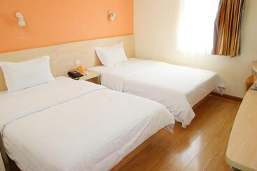 هتل 7days Inn Chongqing Wanzhou District Gaosun Pond Chongbai
