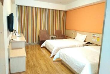 هتل 7days Inn Chongqing Wanzhou District Gaosun Pond Chongbai