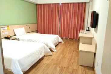 هتل 7days Inn Chongqing Wanzhou District Gaosun Pond Chongbai