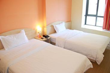 هتل 7days Inn Guiyang Yitian Shopping Mall Nanpu Road