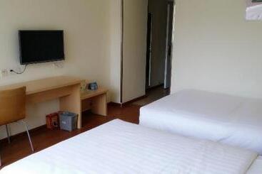 هتل 7days Inn Zhengzhou Renmin Road Subway Station Da Shanghai City