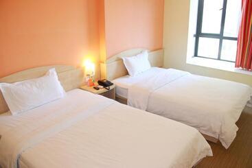هتل 7days Inn Zhongshan People S Hospital Holiday Square