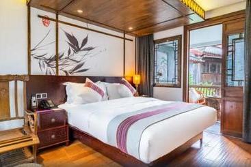هتل Lijiang Shangshui S