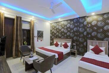 هتل Airport Travel Inn Deluxe