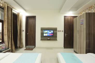 هتل Airport Travel Inn Deluxe