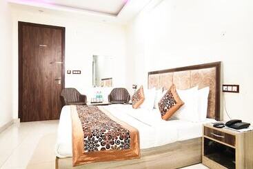 هتل Airport Travel Inn Deluxe