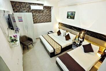 هتل Airport Travel Inn Deluxe