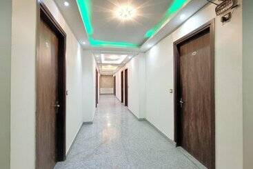 هتل Airport Travel Inn Deluxe