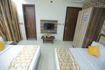 هتل Airport Travel Inn Deluxe