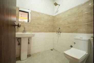 هتل Airport Travel Inn Deluxe
