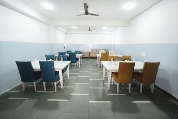 هتل Airport Travel Inn Deluxe