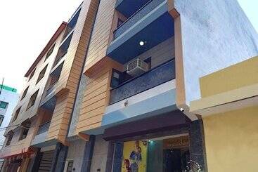 هتل Airport Travel Inn Deluxe