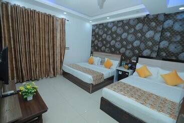 هتل Airport Travel Inn Deluxe