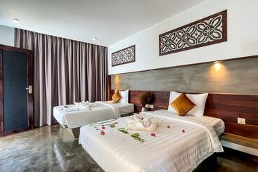 هتل The Calm Oasis