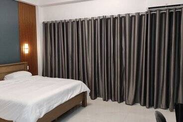 Anira Hotel & Suites