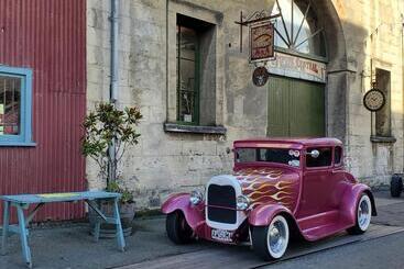 تختخواب و صبحانه A Stone S Throw To Oamaru Central