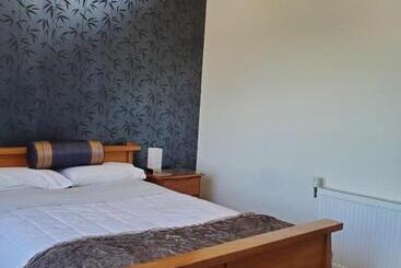 تختخواب و صبحانه A Stone S Throw To Oamaru Central