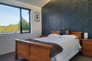 تختخواب و صبحانه A Stone S Throw To Oamaru Central
