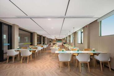 هتل Home2 Suites By Hilton Xishuangbanna