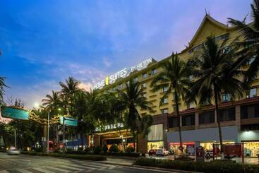 هتل Home2 Suites By Hilton Xishuangbanna