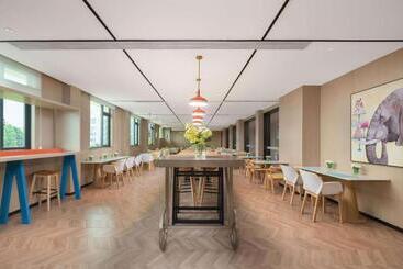هتل Home2 Suites By Hilton Xishuangbanna